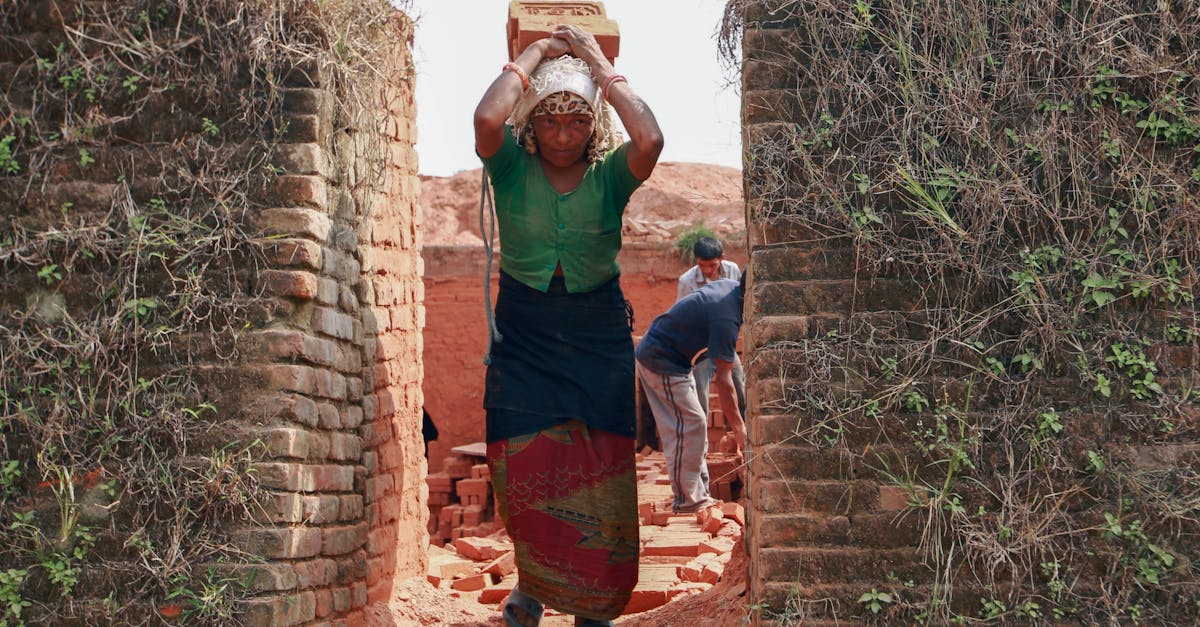 découvrez des opportunités d'emplois manuels pour femmes, alliant compétences pratiques et passions, avec des postes adaptés et valorisants.