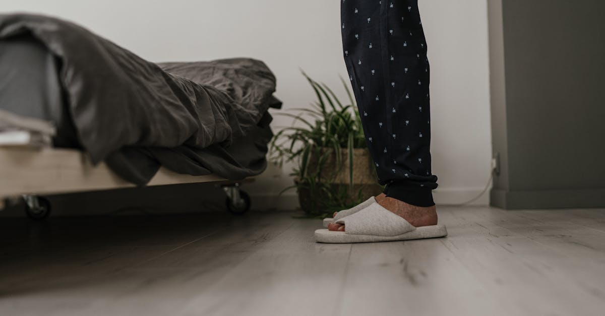 découvrez les effets du maintien prolongé en position debout sur la santé, y compris la fatigue musculaire, les douleurs articulaires et les problèmes circulatoires, ainsi que des conseils pour prévenir ces impacts.