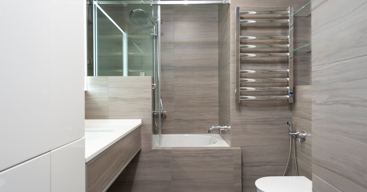 transformez votre salle de bain avec une conversion de baignoire en douche pratique et moderne. découvrez nos solutions pour optimiser l'espace et améliorer le confort.