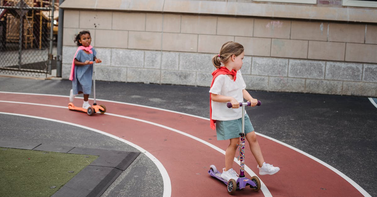découvrez les enjeux et les injustices liés aux horaires de garde d'enfants, et comment ils affectent les familles au quotidien.