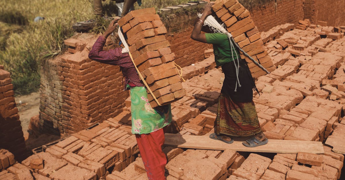 découvrez des emplois manuels adaptés aux femmes, offrant des opportunités variées dans différents secteurs pour valoriser vos compétences pratiques.