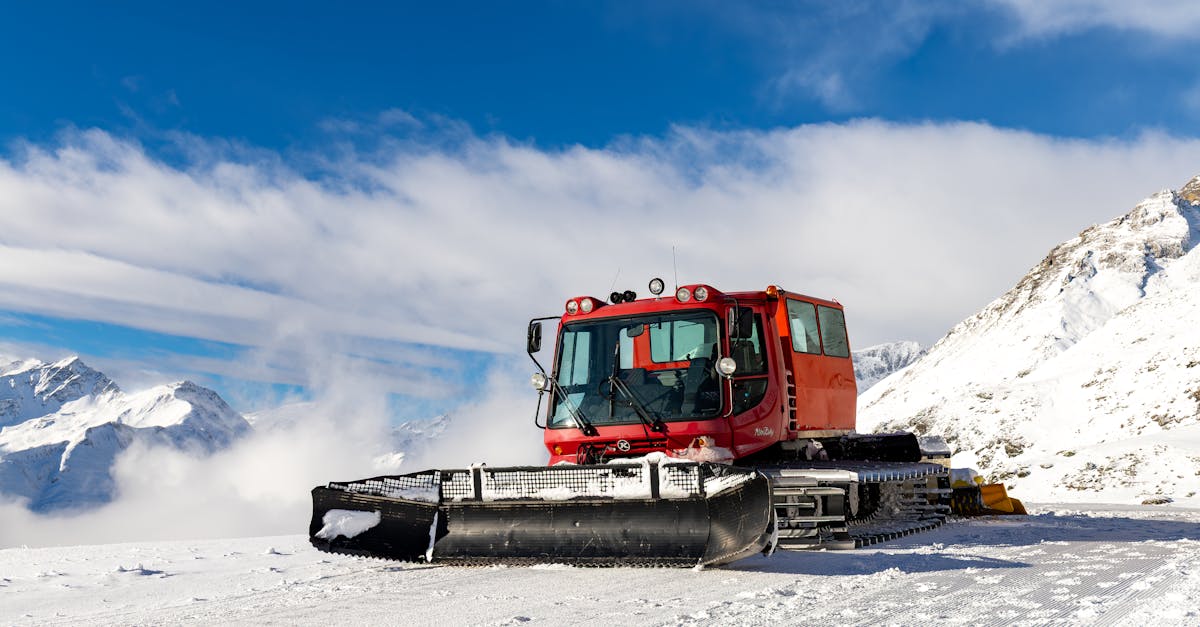 Accueil 3 découvrez le métier de dameur : entretien et préparation des pistes de ski pour garantir sécurité et plaisir aux skieurs.