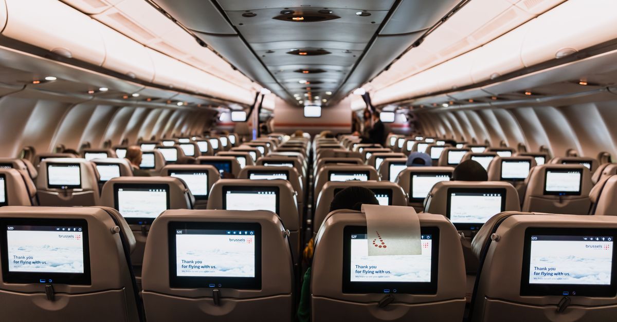 découvrez l'âge de la retraite pour les agents de bord et les conditions spécifiques liées à leur carrière dans l'aviation.