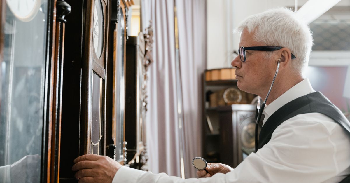 découvrez notre expertise en tant que marchand d'antiquités, offrant une sélection unique d'objets rares et authentiques pour les passionnés d'histoire et de décoration.