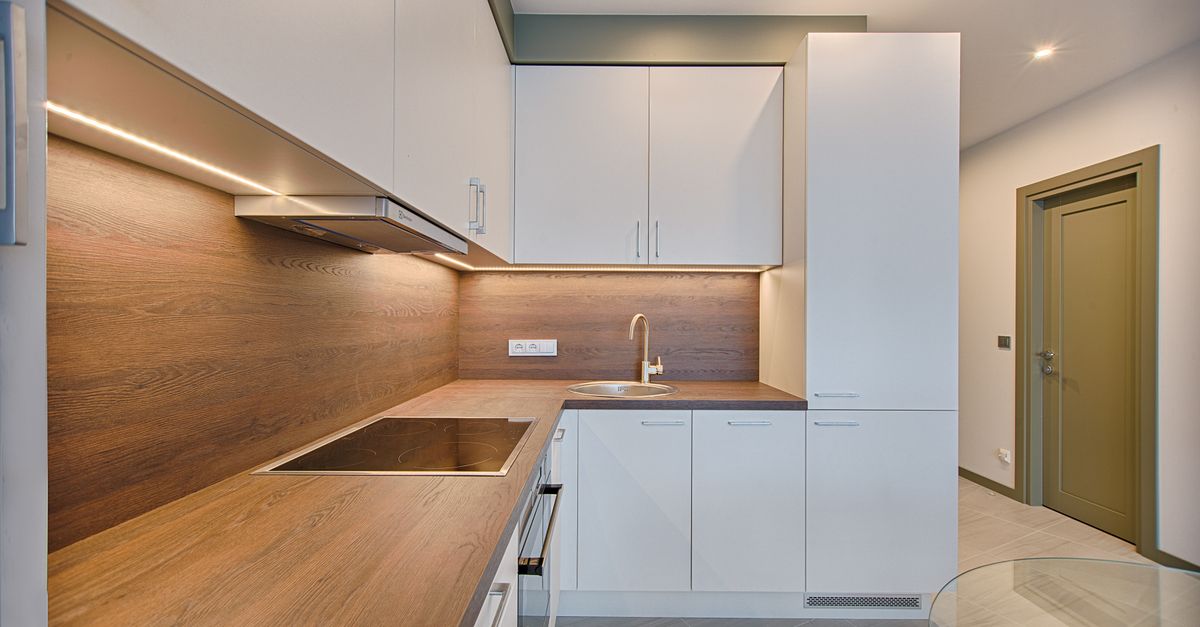 expert en installation de cuisines sur mesure pour transformer votre espace culinaire avec qualité et efficacité.